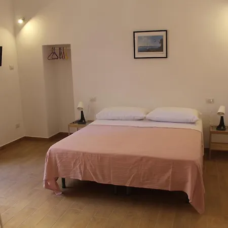 Casa Laura Oliva Mancini Couette-café Naples