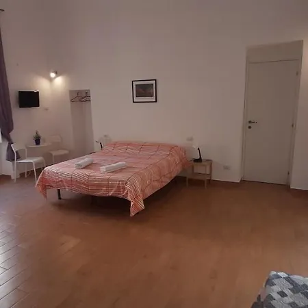 Casa Laura Oliva Mancini 3* Nápoles