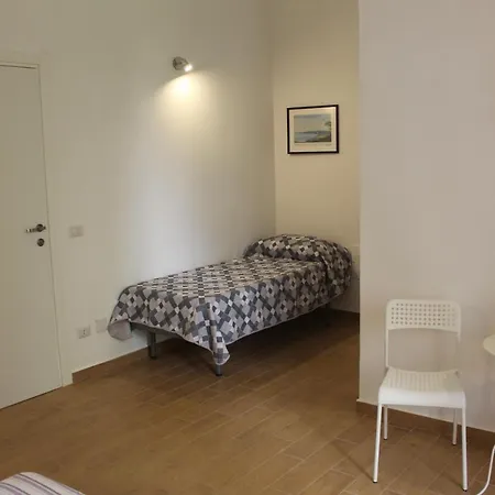 Casa Laura Oliva Mancini 3* Neapel