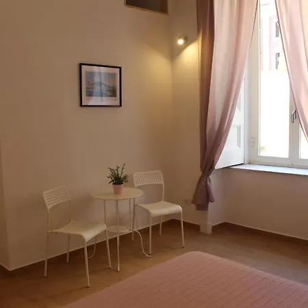 Casa Laura Oliva Mancini Nápoly