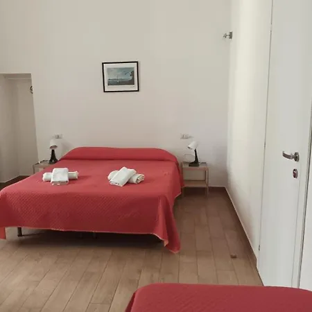 Frühstückspension Casa Laura Oliva Mancini 3*