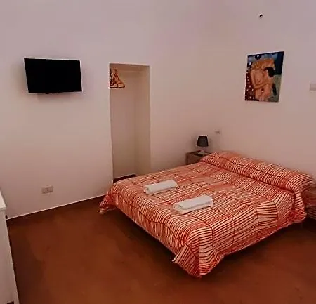 Casa Laura Oliva Mancini Bed and breakfast 3*