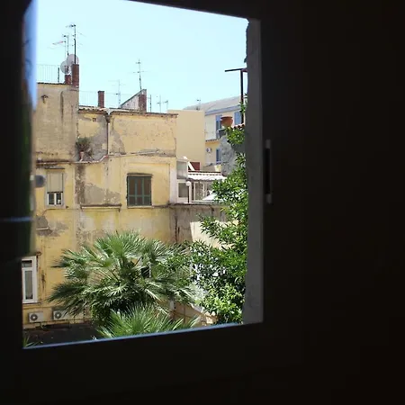 Casa Laura Oliva Mancini 3* Nápoles