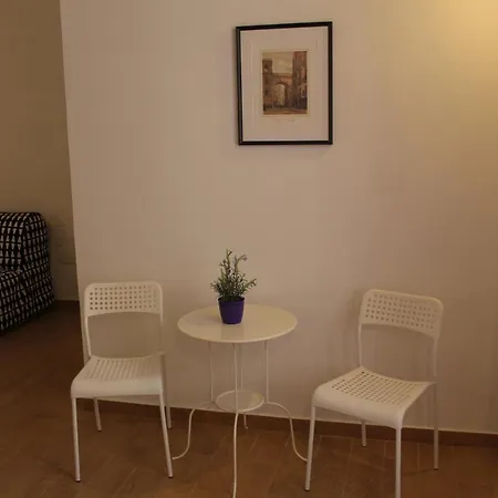 Casa Laura Oliva Mancini * Naples