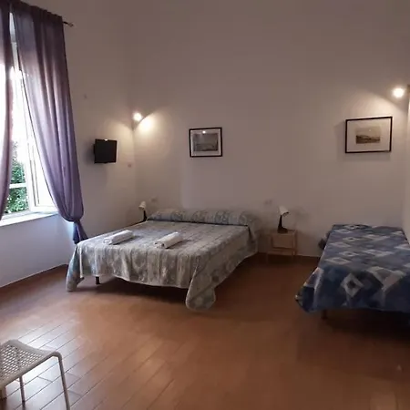 Casa Laura Oliva Mancini * Naples