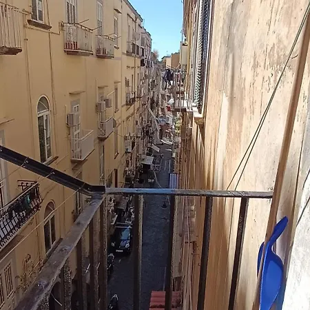 Casa Laura Oliva Mancini Couette-café Naples